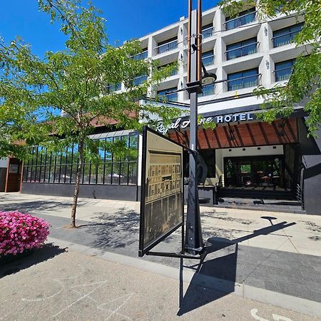 The Royal Anne Hotel Kelowna Exterior foto