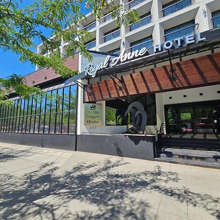 The Royal Anne Hotel Kelowna Exterior foto