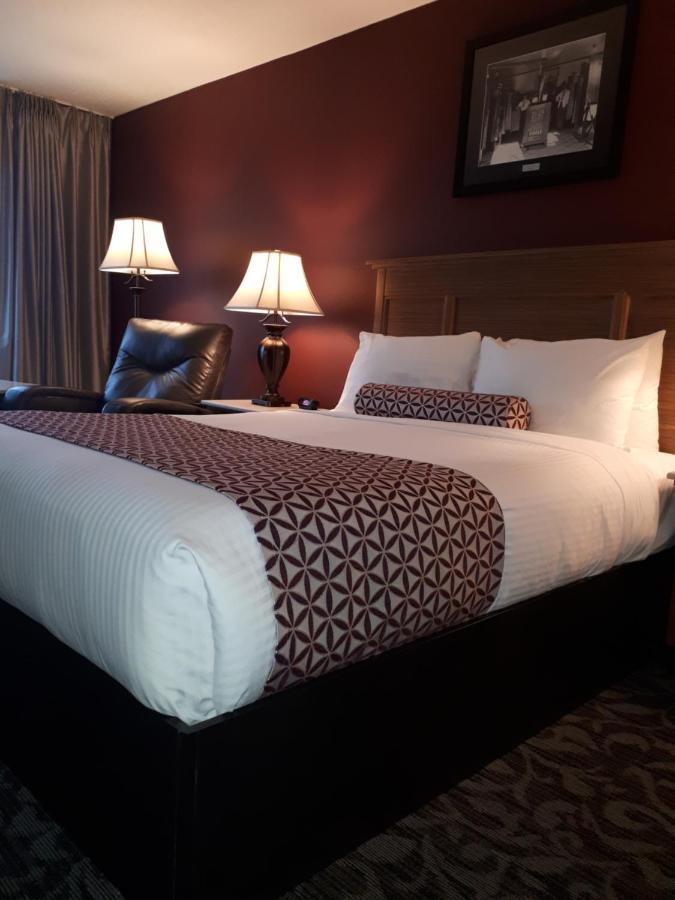 The Royal Anne Hotel Kelowna Exterior foto