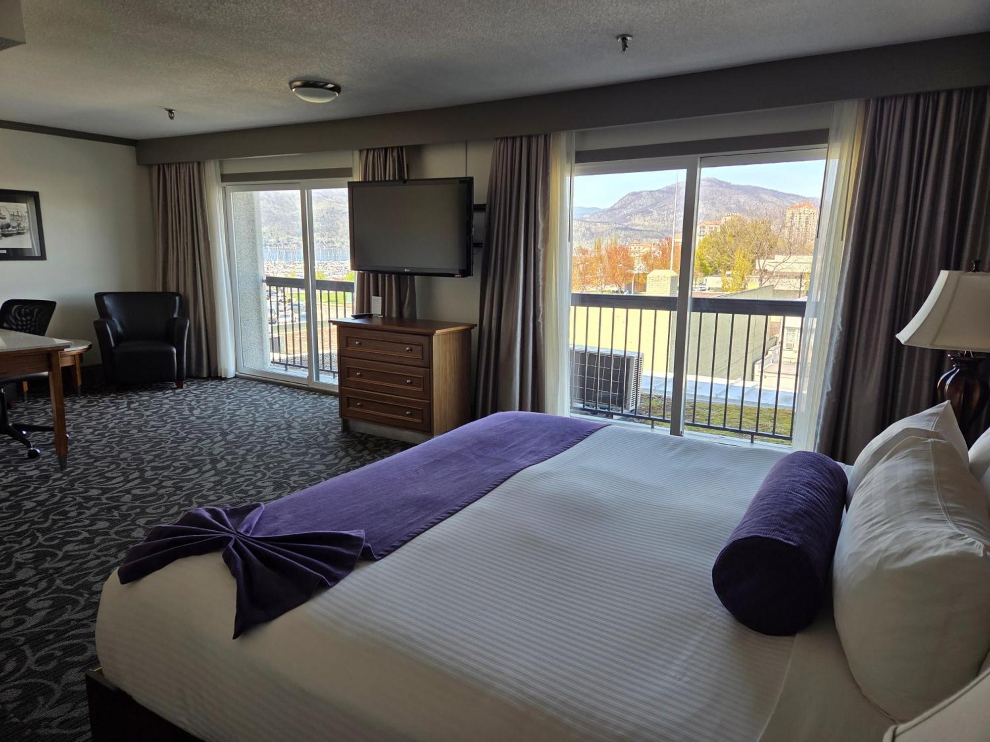 The Royal Anne Hotel Kelowna Exterior foto