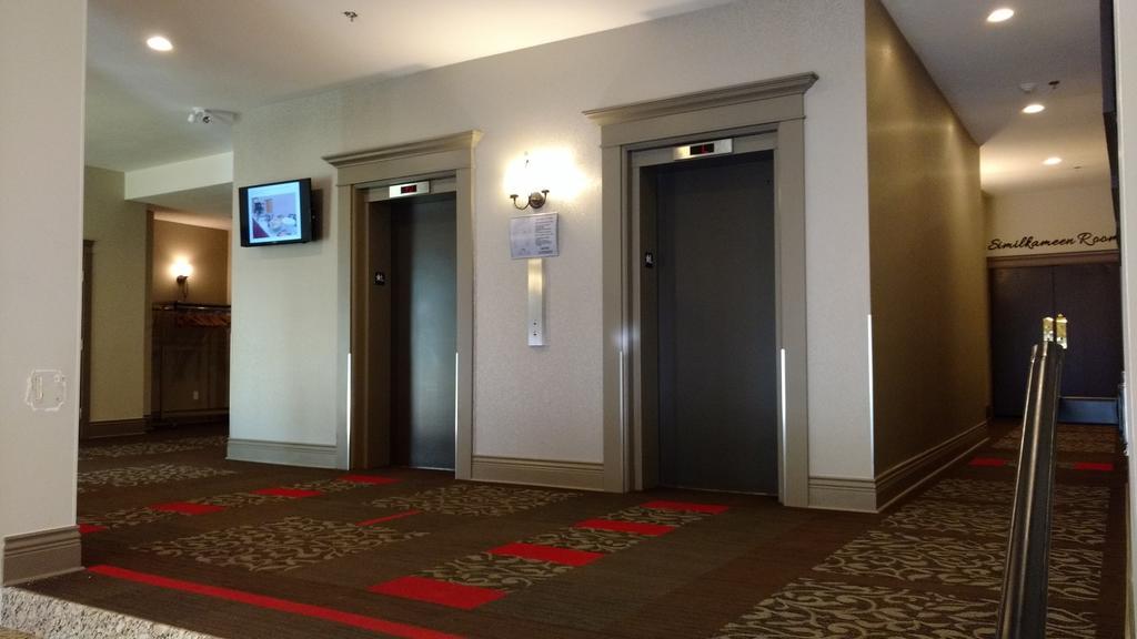 The Royal Anne Hotel Kelowna Exterior foto