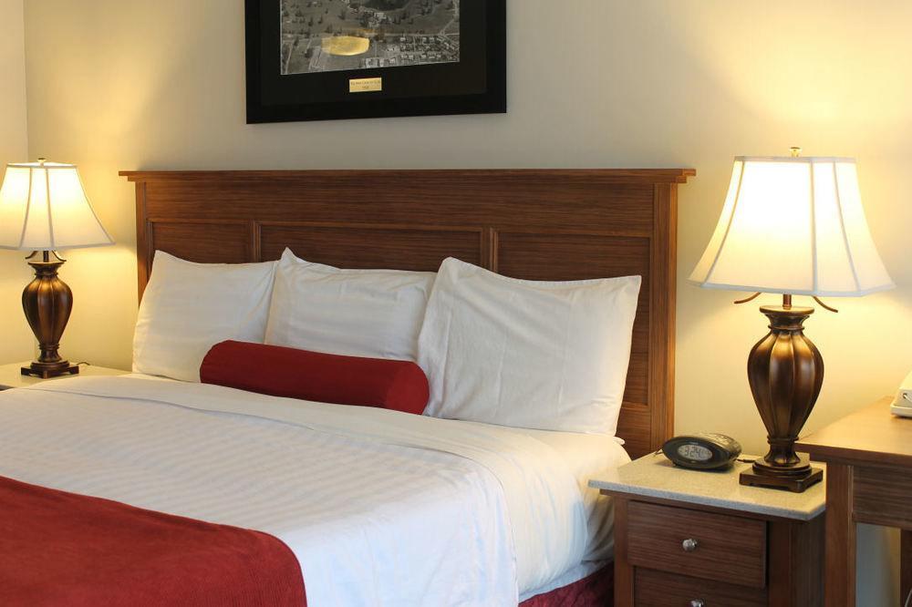 The Royal Anne Hotel Kelowna Exterior foto