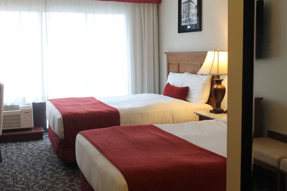 The Royal Anne Hotel Kelowna Exterior foto