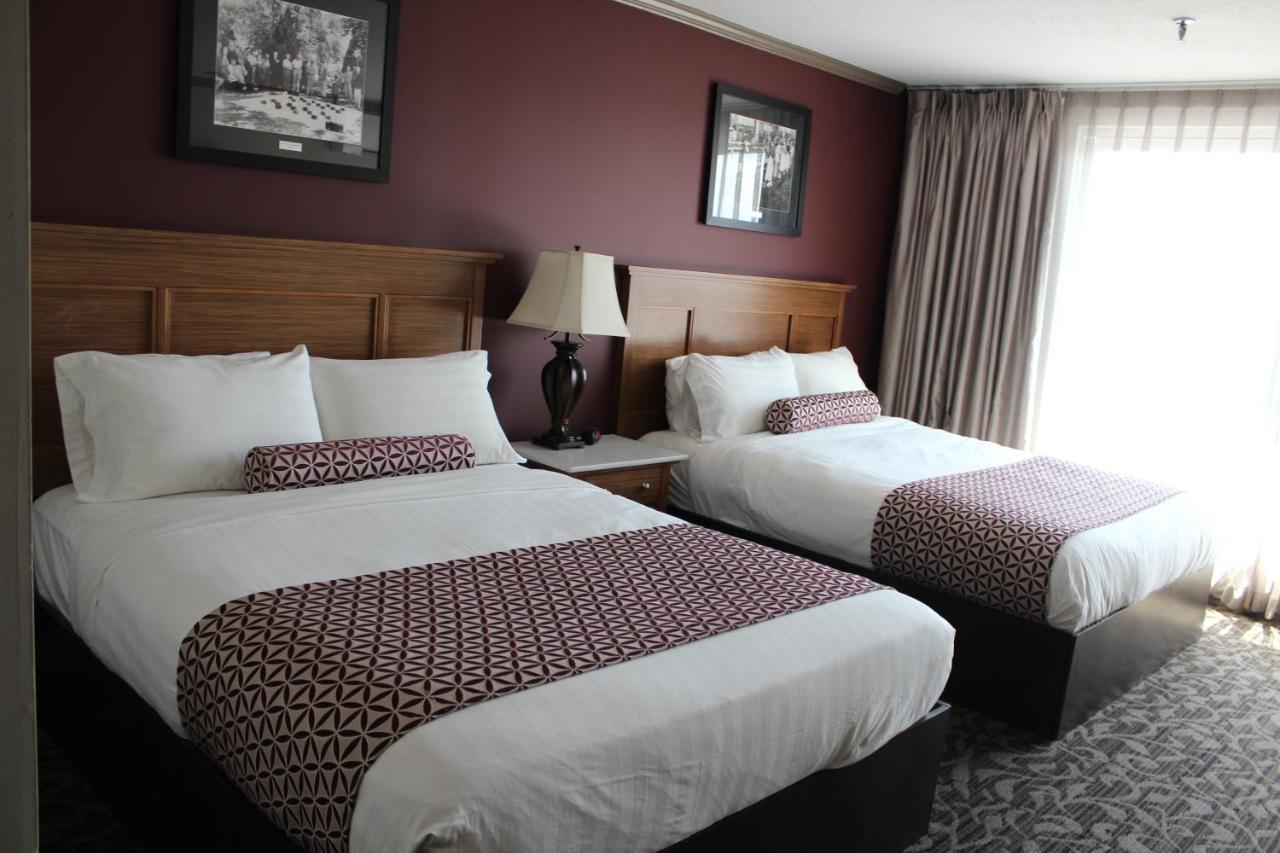 The Royal Anne Hotel Kelowna Exterior foto