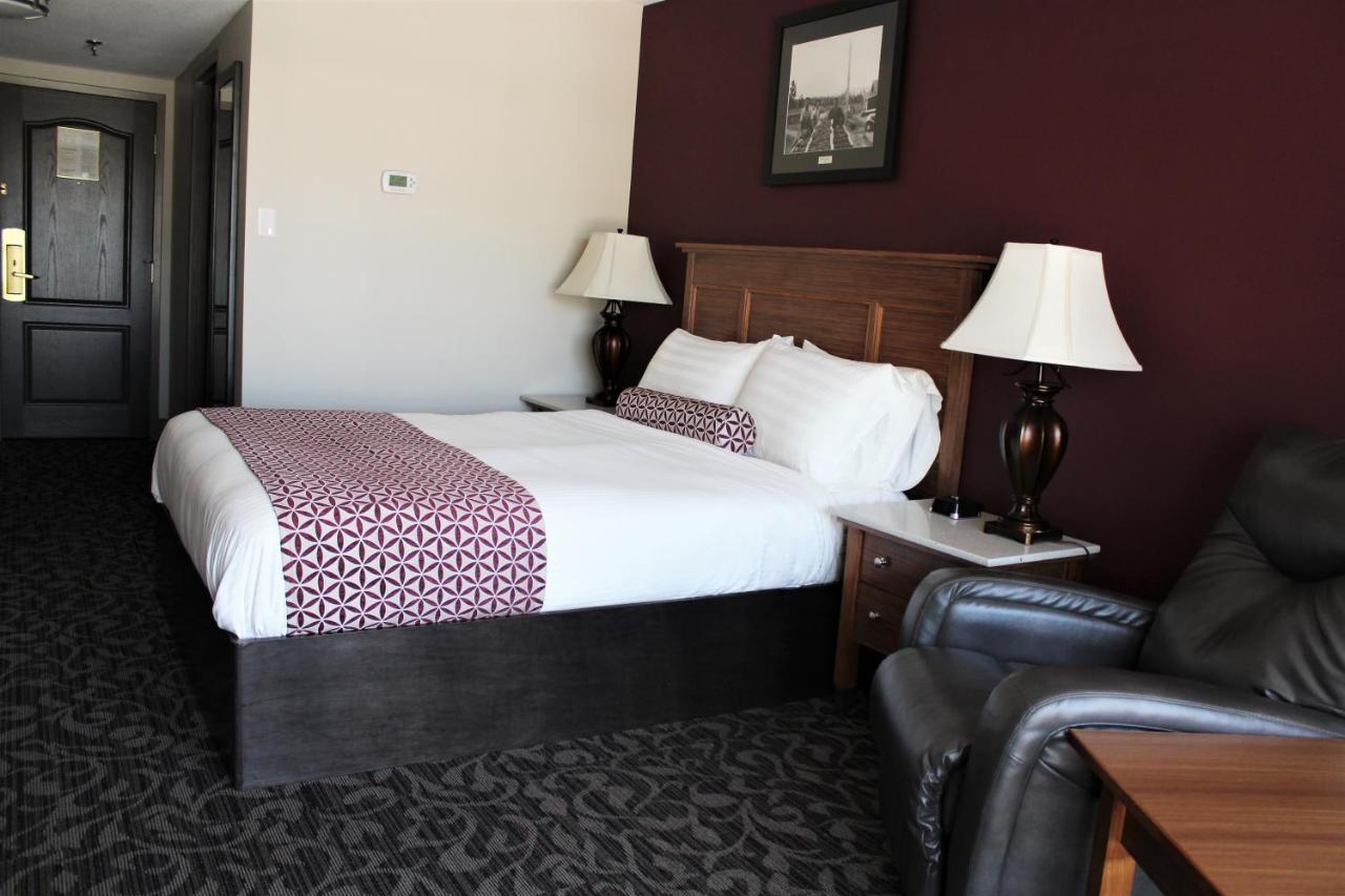 The Royal Anne Hotel Kelowna Exterior foto